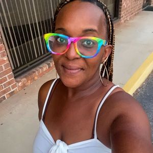 Meet your Posher, Raquel